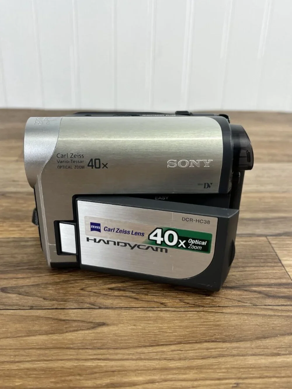 Sony Handycam DCR-HC38 Digital Video Camera MiniDv FOR PARTS READ